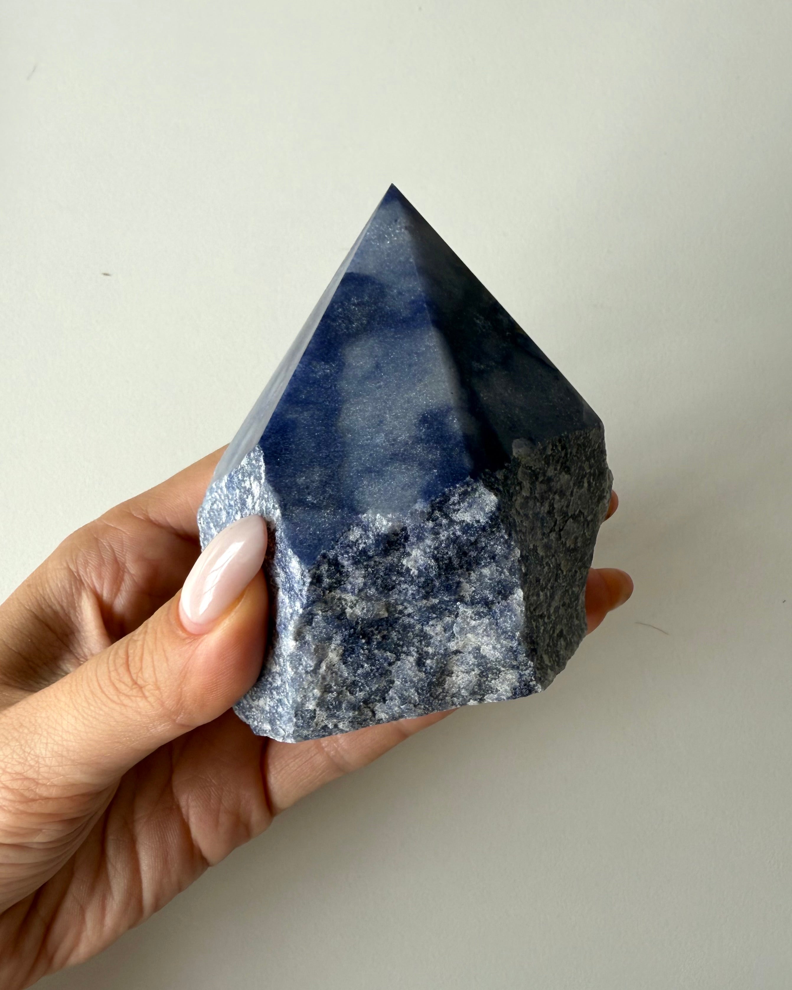 Punta in Dumortierite