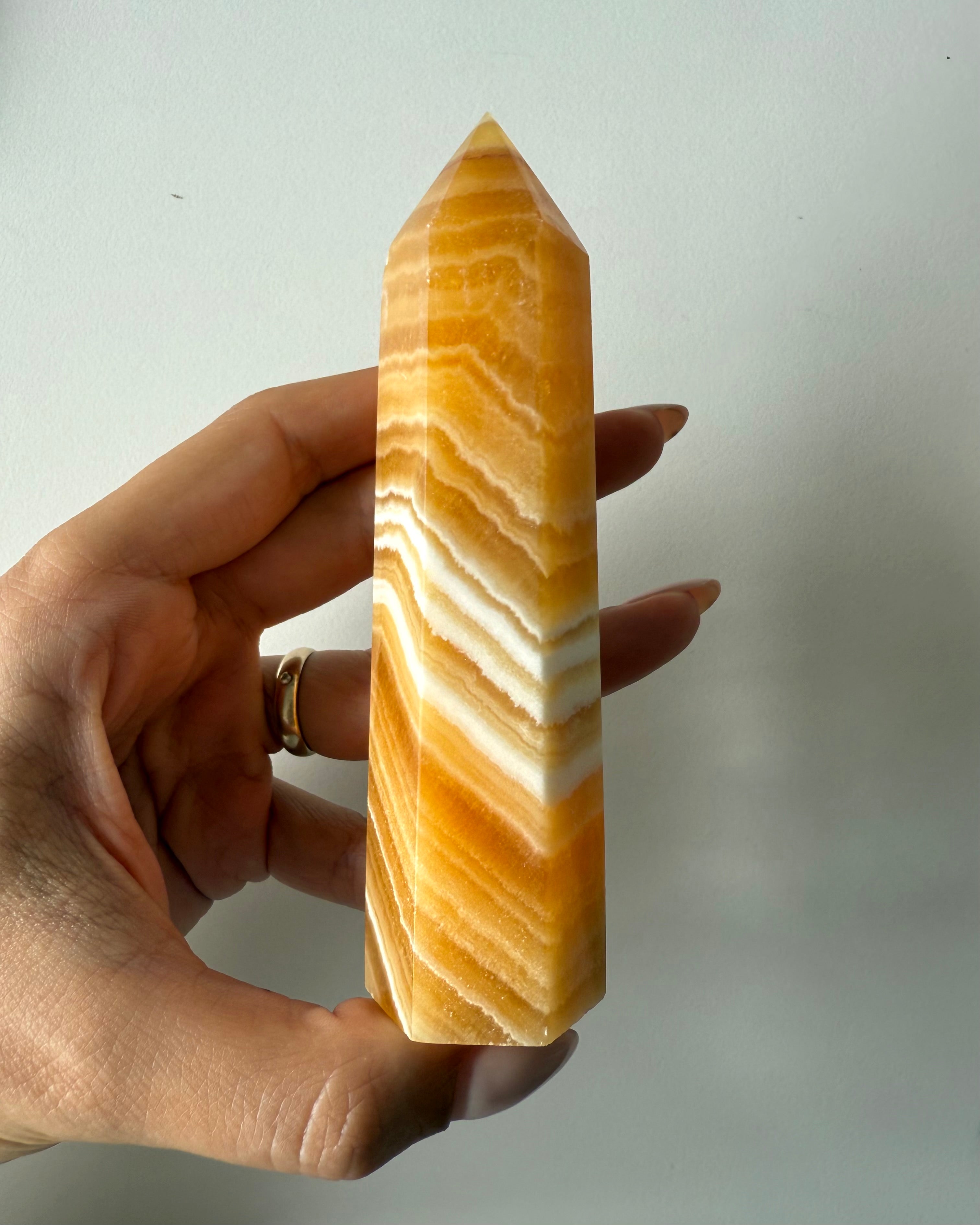 Torre in Calcite Miele