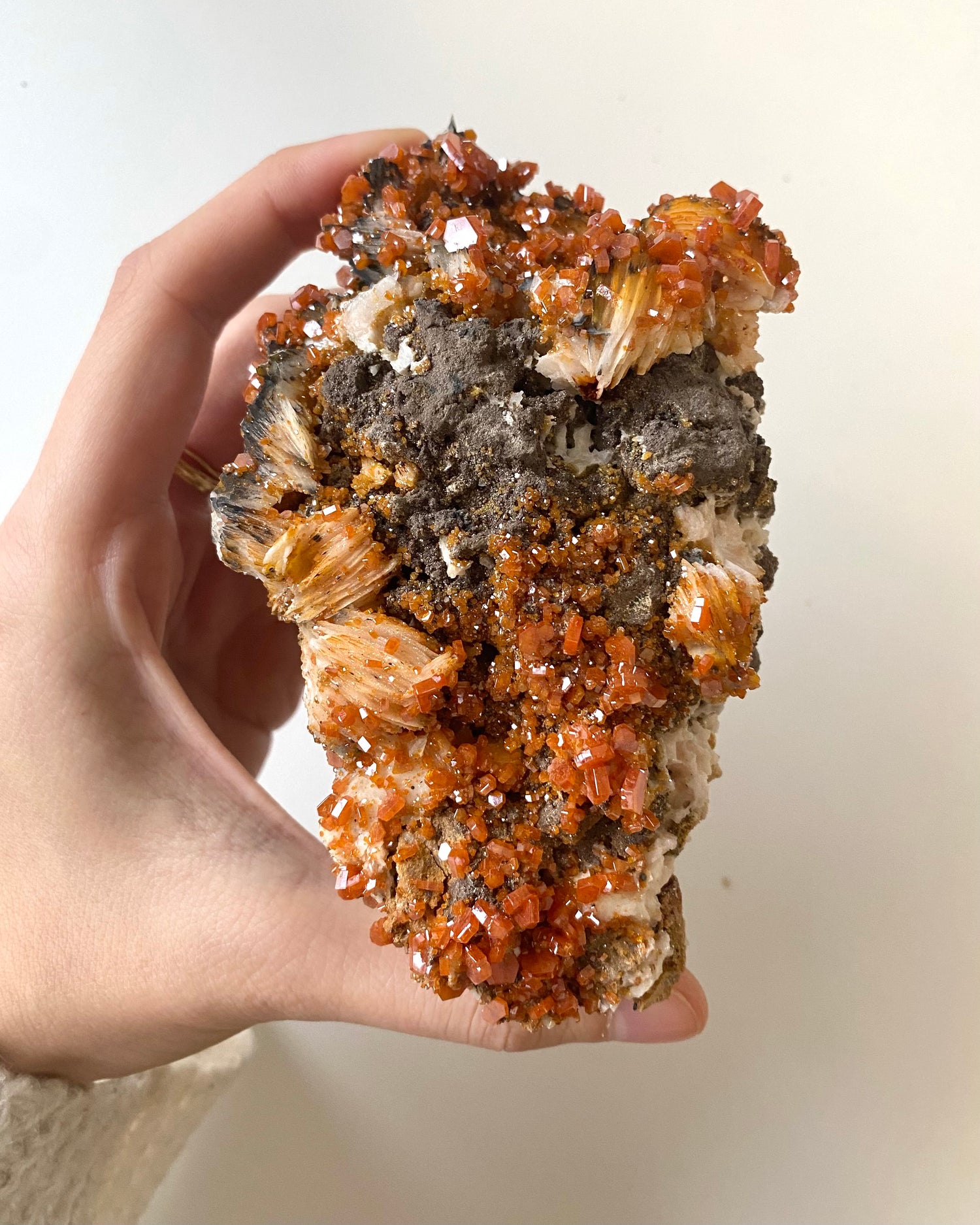 Vanadinite/ Stilbite/ Magnesite