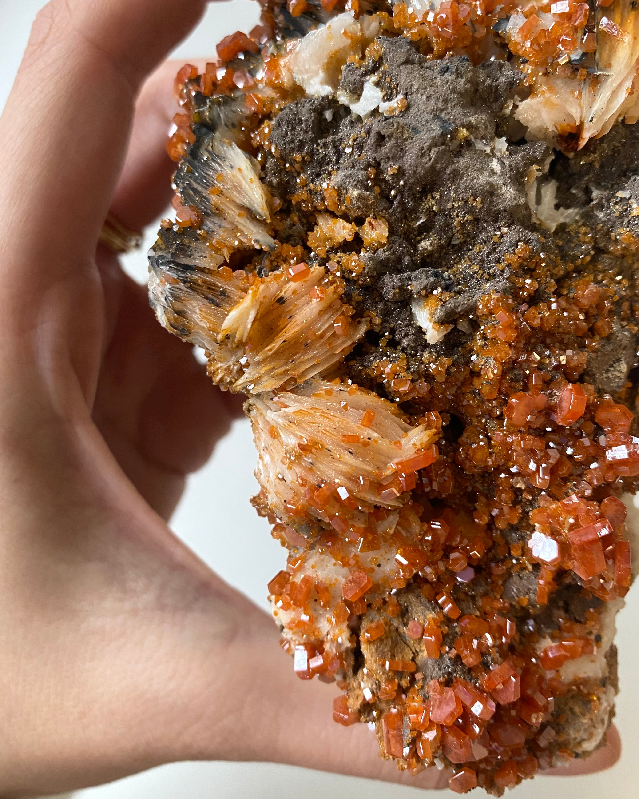 Vanadinite/ Stilbite/ Magnesite