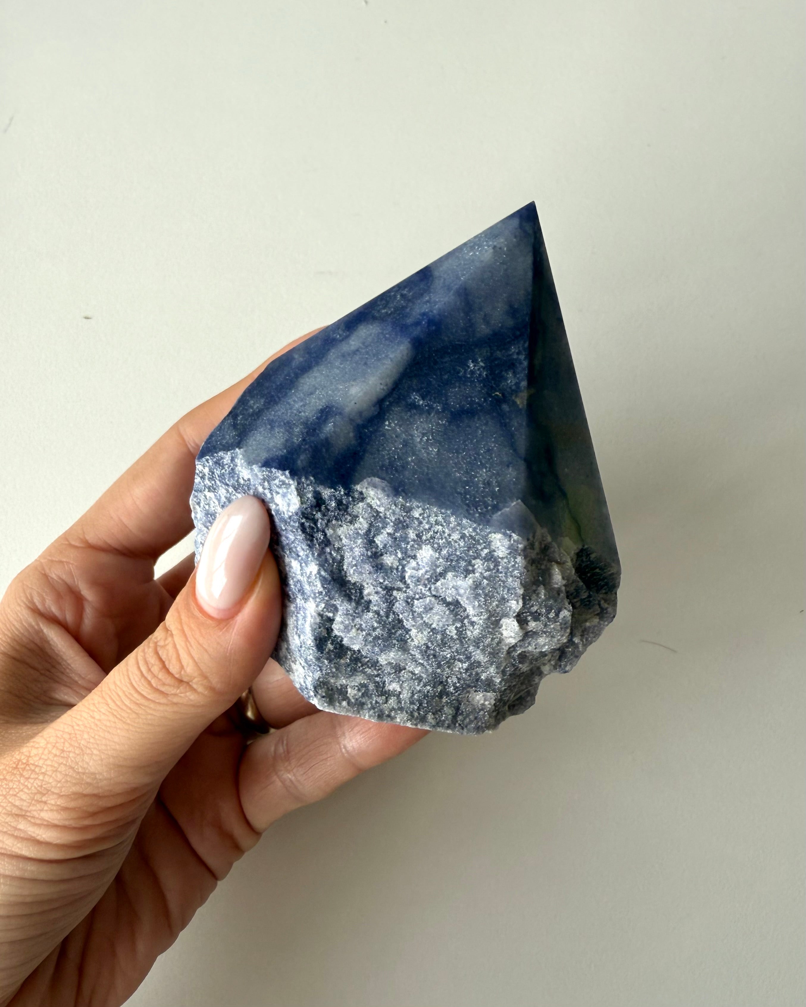 Punta in Dumortierite