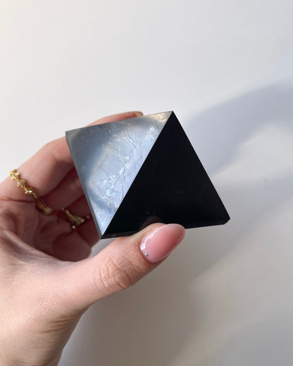Piramide in Shungite (4cm)