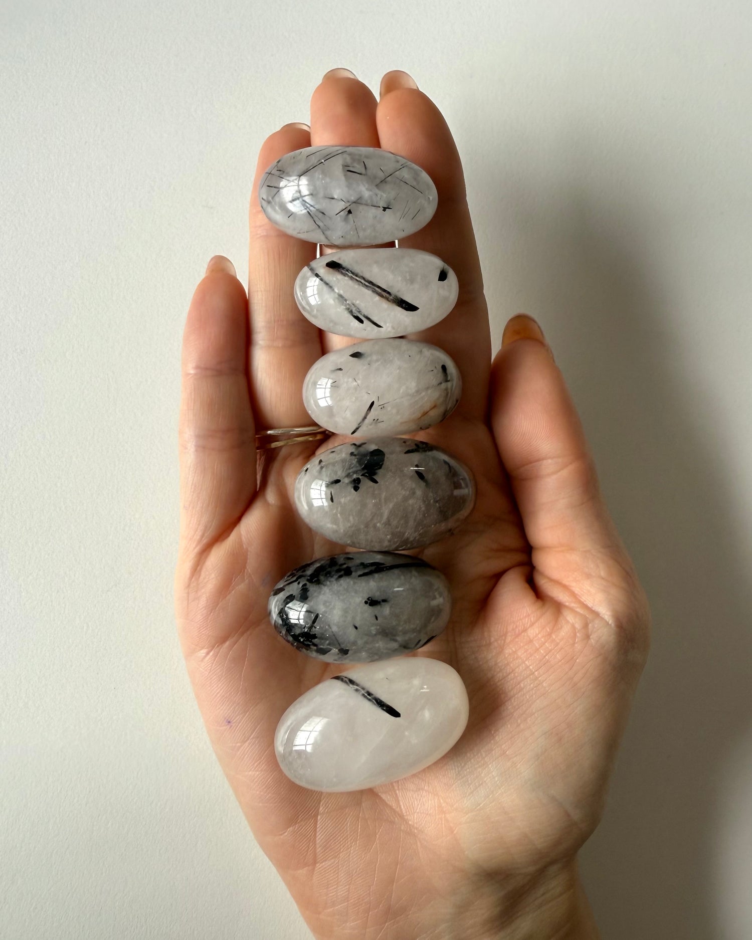 Quarzo Tormalinato burattato