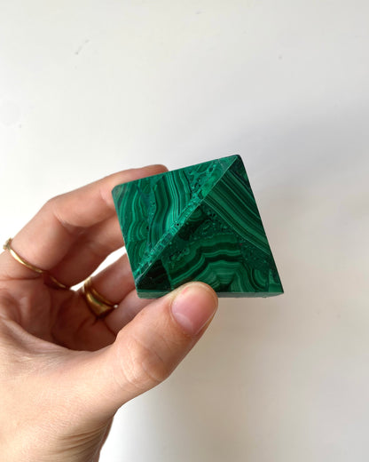 Piramide rivestita in Malachite