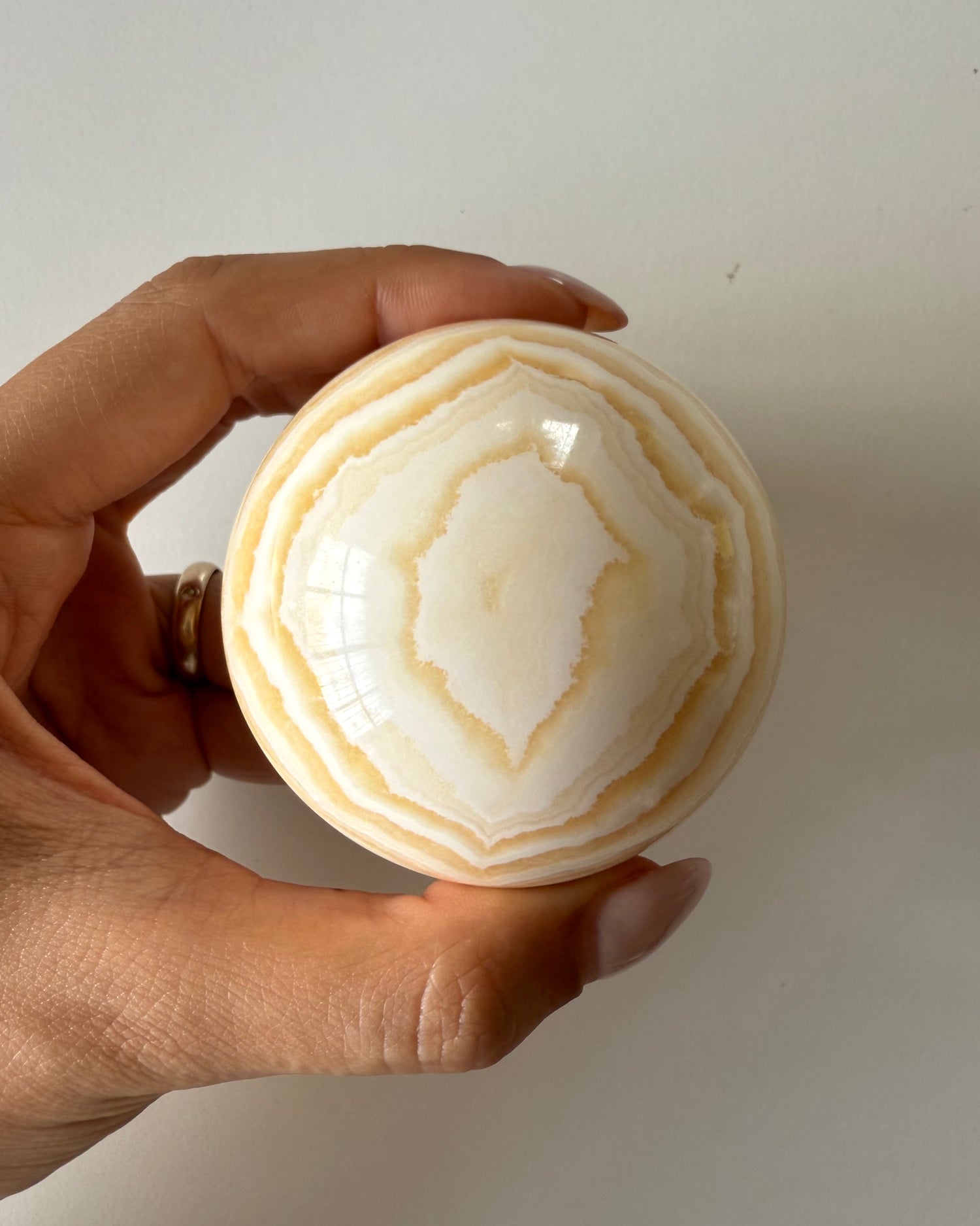 Sfera in Calcite Miele