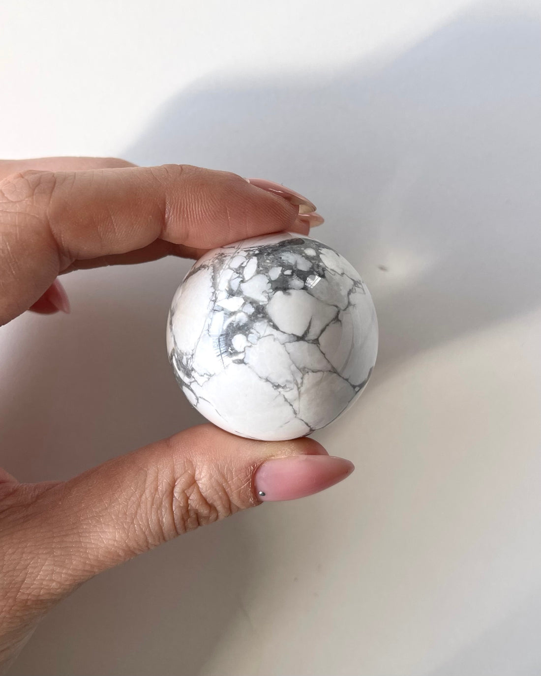 Sfera in Howlite (Magnesite)