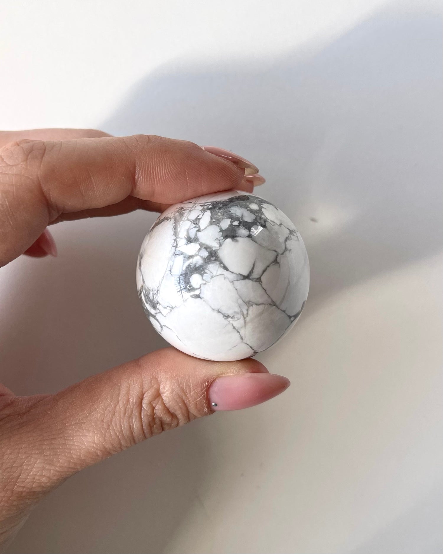 Sfera in Howlite (Magnesite)